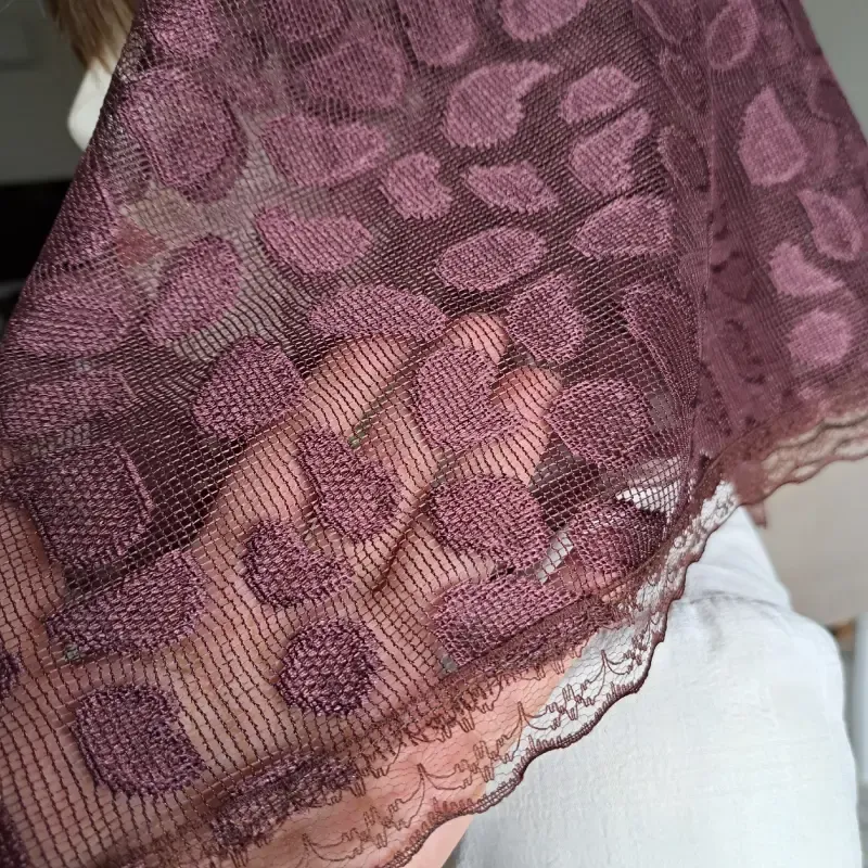 مینی اسکارف گیپور چهار گوش طرح سنگی ابعاد 70 در 70 سانتی متر