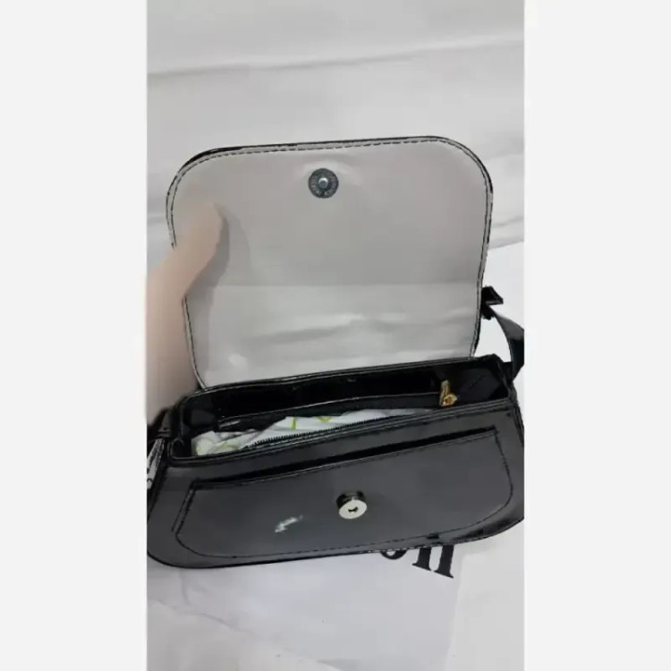 کیف مدل تیلا چرم ورنی مشکی سایز 15 در 22