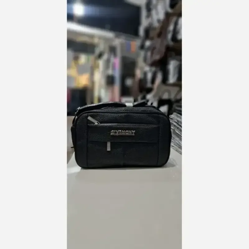 کیف زنانه مدل نیایش جنس چرم طرح کنفی رنگ مشکی و کرم سایز 15 در 20 با بند دوشی بلند