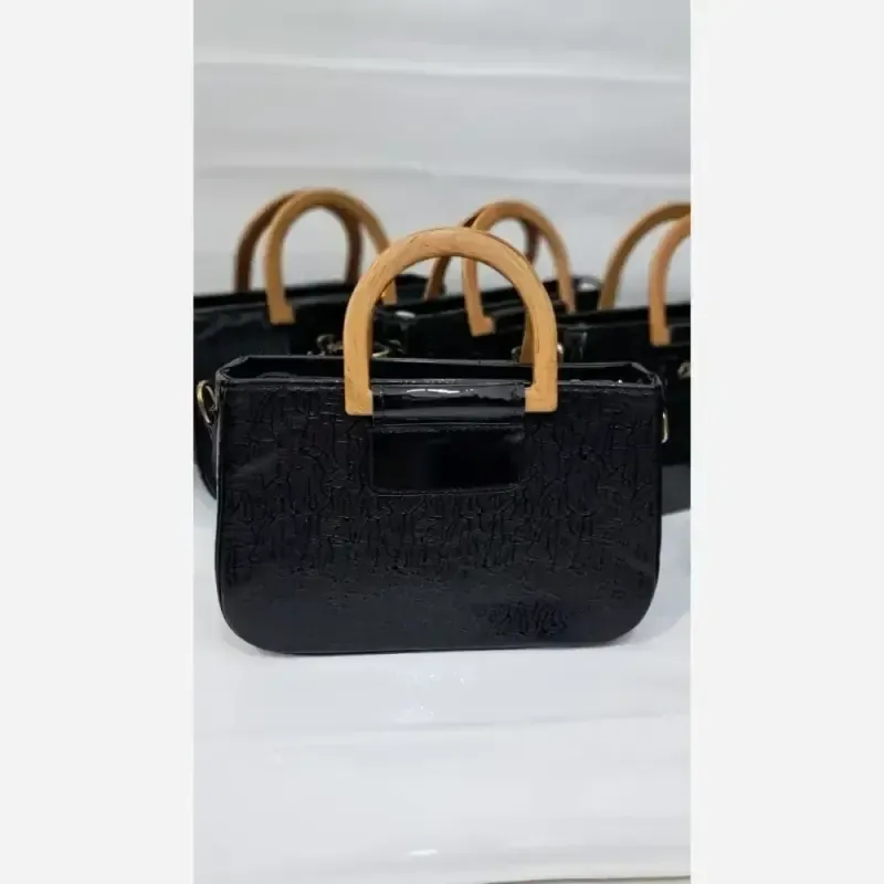 کیف دستی و دوشی زنانه دسته چوبی مدل گیشا چرم ورنی