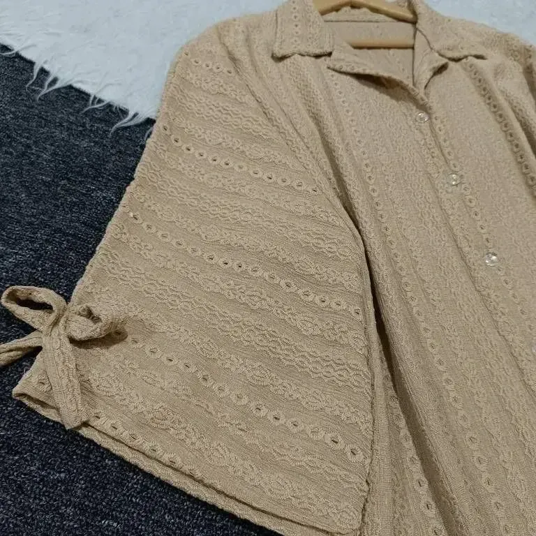 شومیز مانتویی عروسکی 326 با جنس مراکشی درجه یک و سایز فری (38-50) در رنگهای مشکی، نسکافهای، یشمی و استخونی