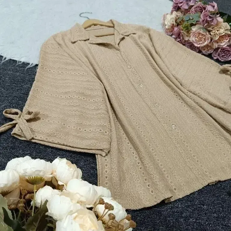 شومیز مانتویی عروسکی 326 با جنس مراکشی درجه یک و سایز فری (38-50) در رنگهای مشکی، نسکافهای، یشمی و استخونی