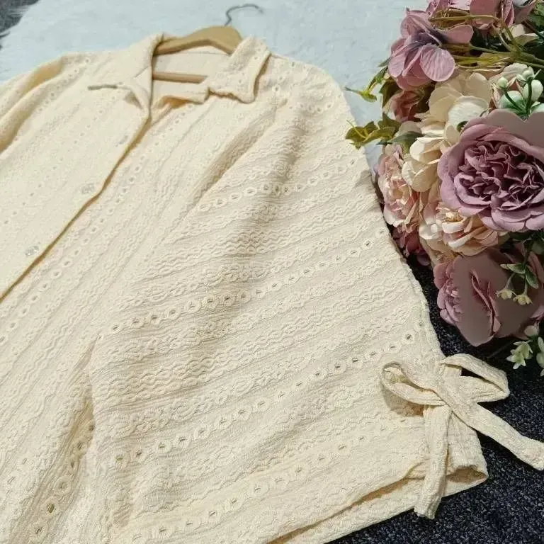 شومیز مانتویی عروسکی 326 با جنس مراکشی درجه یک و سایز فری (38-50) در رنگهای مشکی، نسکافهای، یشمی و استخونی