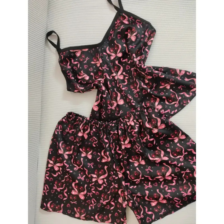 ست تاپ و شورتک و اسکرانچی زنانه جنس ساتن درجه یک فری سایز 38 تا 42 رنگ مشکی و سبز