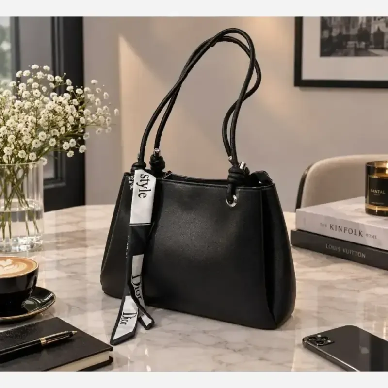 کیف دسته قیطونی چرم شرانگ مشکی سایز 28 در 22