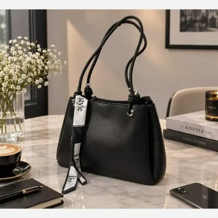 کیف دسته قیطونی چرم شرانگ مشکی سایز 28 در 22
